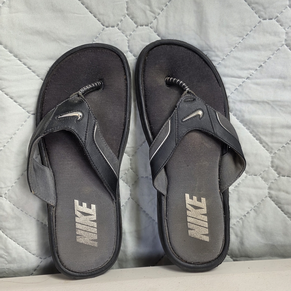 Nike Sandals Mens 10 Black Grey Thong Flip Flop Comfort Footbed Memory Foam